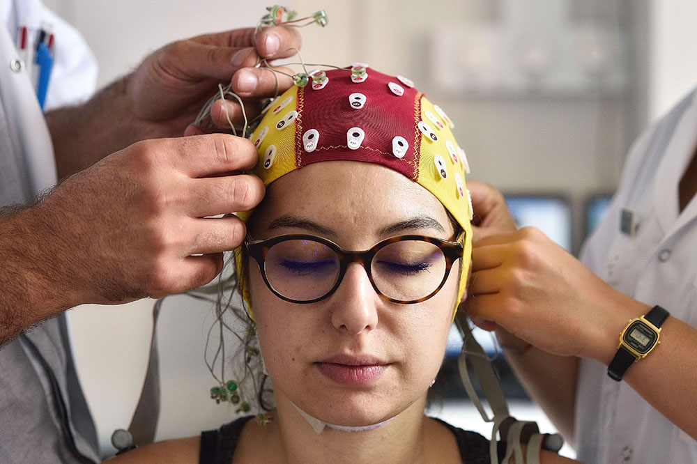 ToNIC Inserm : Mise en place bonnet EEG